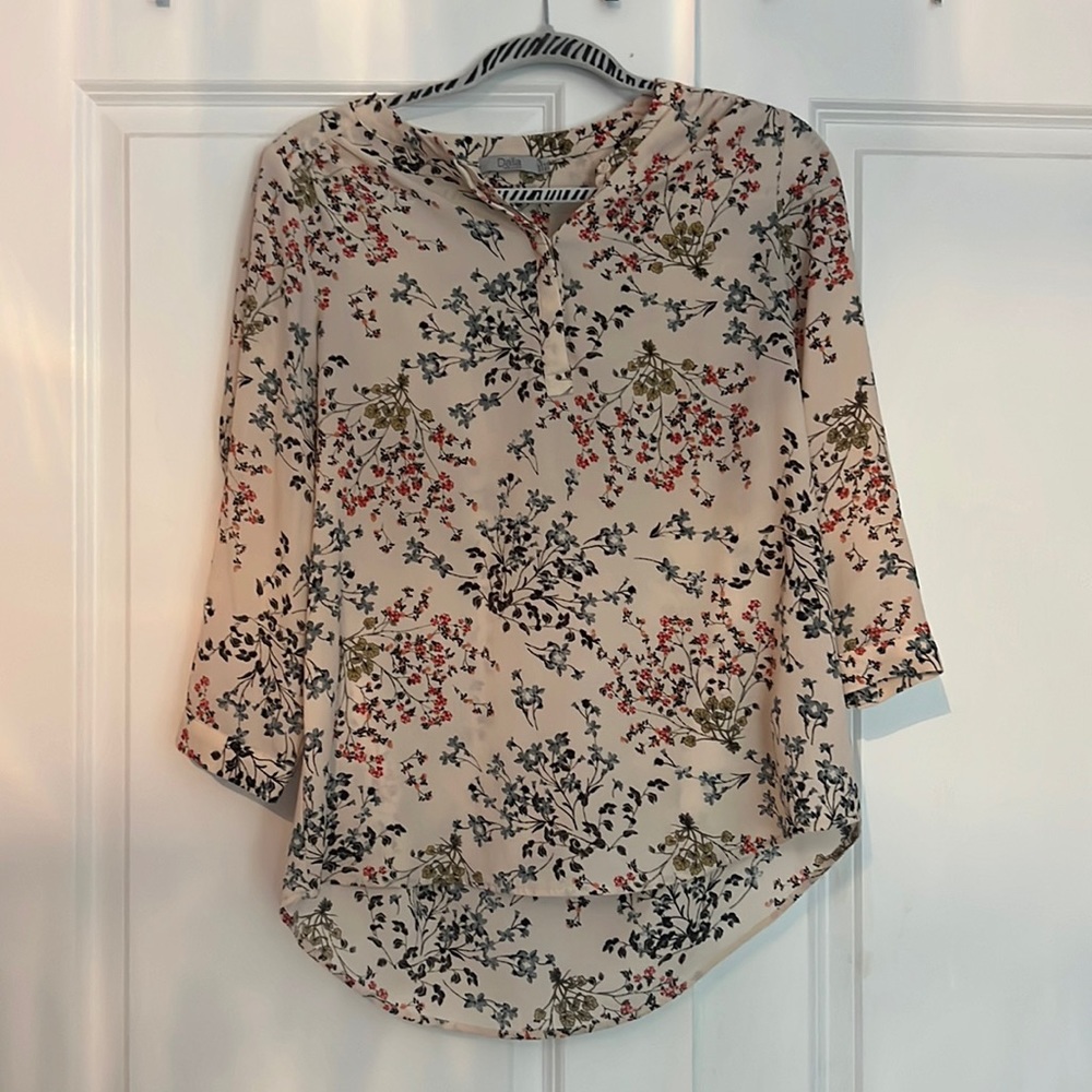 Dalia, size Medium (8/10), professional clothing, work attire